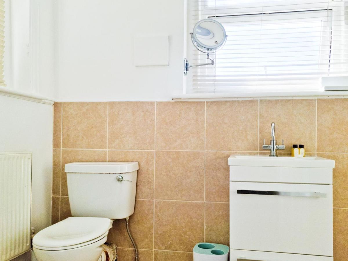 Pass The Keys Wimbledon Hideaway Apartment London Exterior photo