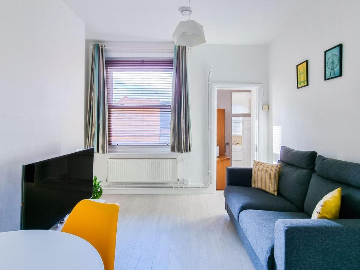 Pass The Keys Wimbledon Hideaway Apartment London Exterior photo